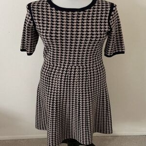 Ann Taylor Houndstooth Pattern Dress Black/Cream Stretch Short Sleeve Size Small